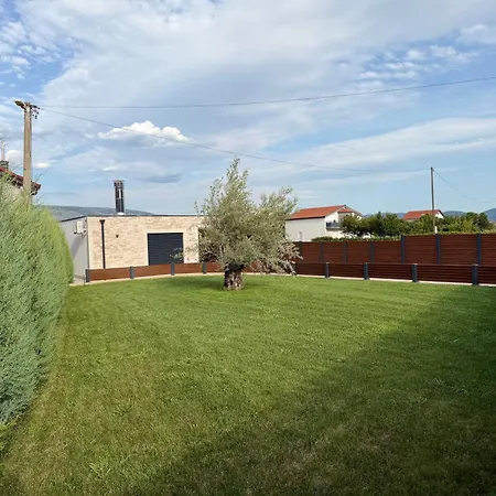 Vacation Apolonia - Swimming Pool & Sauna Ferienhaus