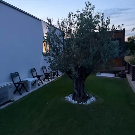 Vacation Apolonia - Swimming Pool & Sauna Ferienhaus Mostar
