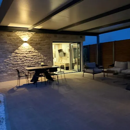 Vacation Apolonia - Swimming Pool & Sauna Ferienhaus Mostar