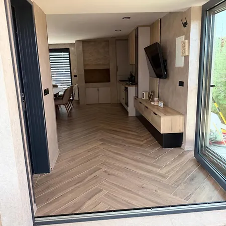Vacation Apolonia - Swimming Pool & Sauna Ferienhaus Mostar
