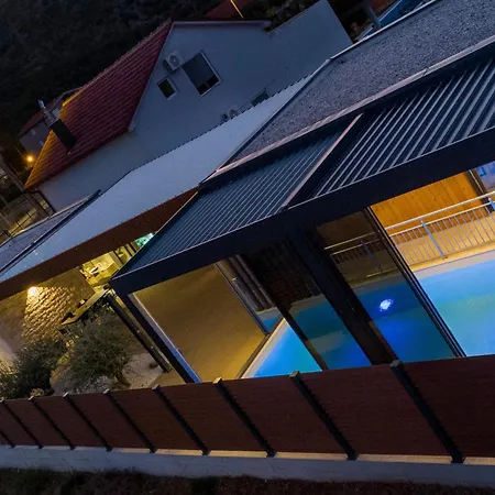Vacation Apolonia - Swimming Pool & Sauna Ferienhaus *