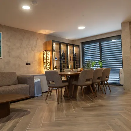 Vacation Apolonia - Swimming Pool & Sauna Ferienhaus Mostar